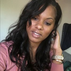 Meet your Posher, Larais